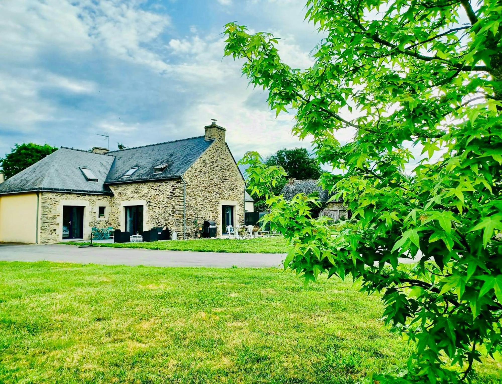 Bed and Breakfast Au Petit Bonheur De Claire Et Jo La Chapelle-Caro Экстерьер фото